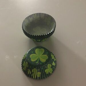 🛍️ St. Patrick's Day Green Shamrock Cupcake Liners